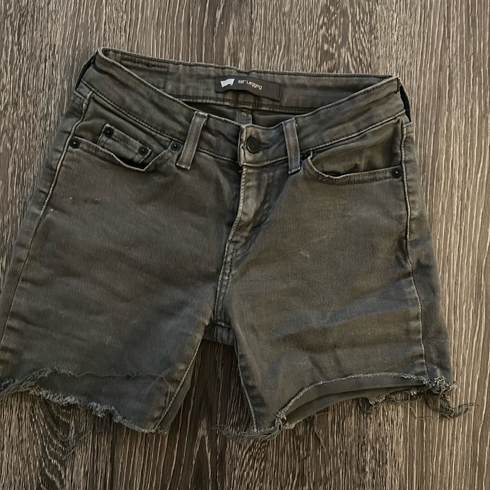 Gray distressed Levi’s custom mid-shorts